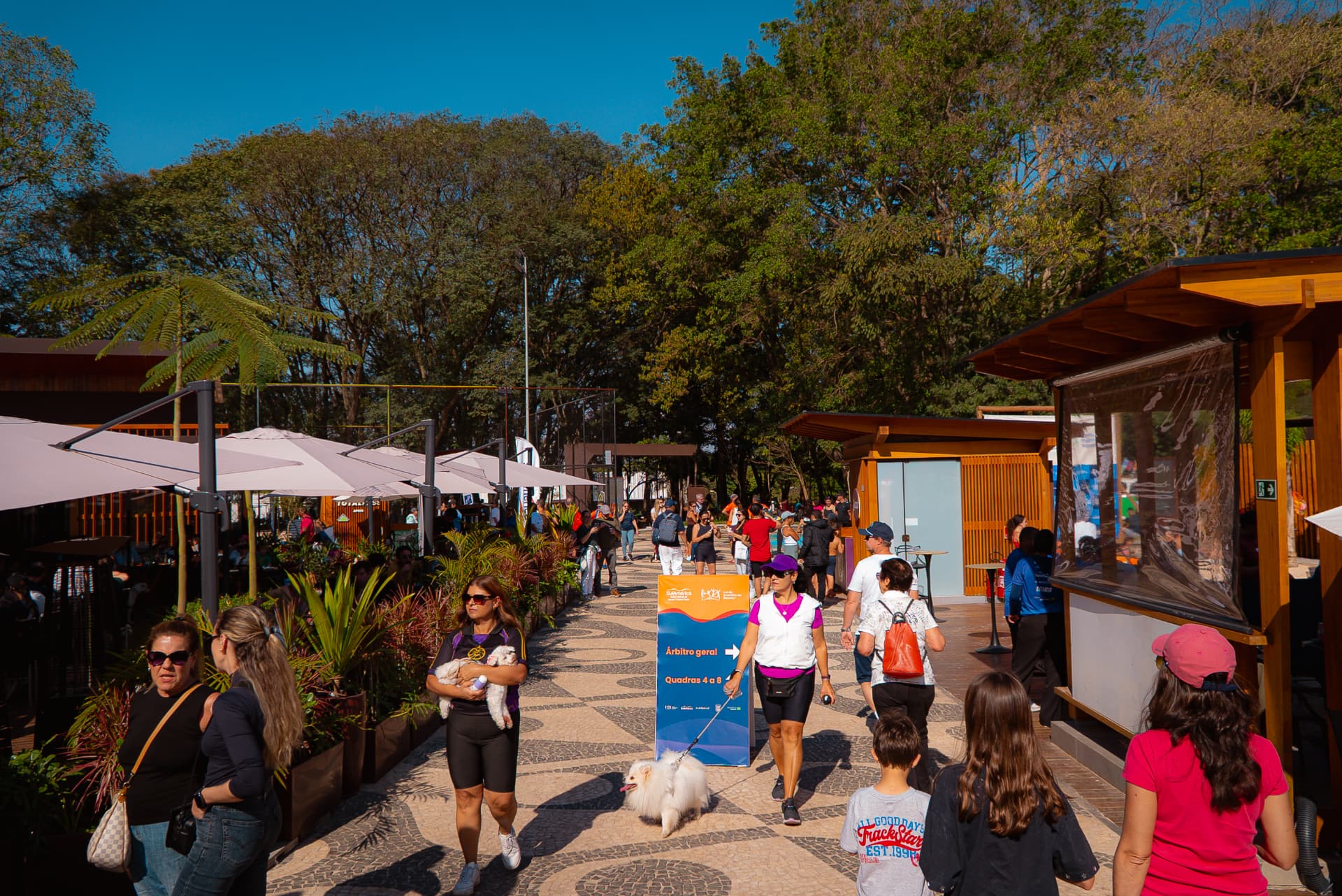 Movimentação de público na Orla TotalPass durante o evento